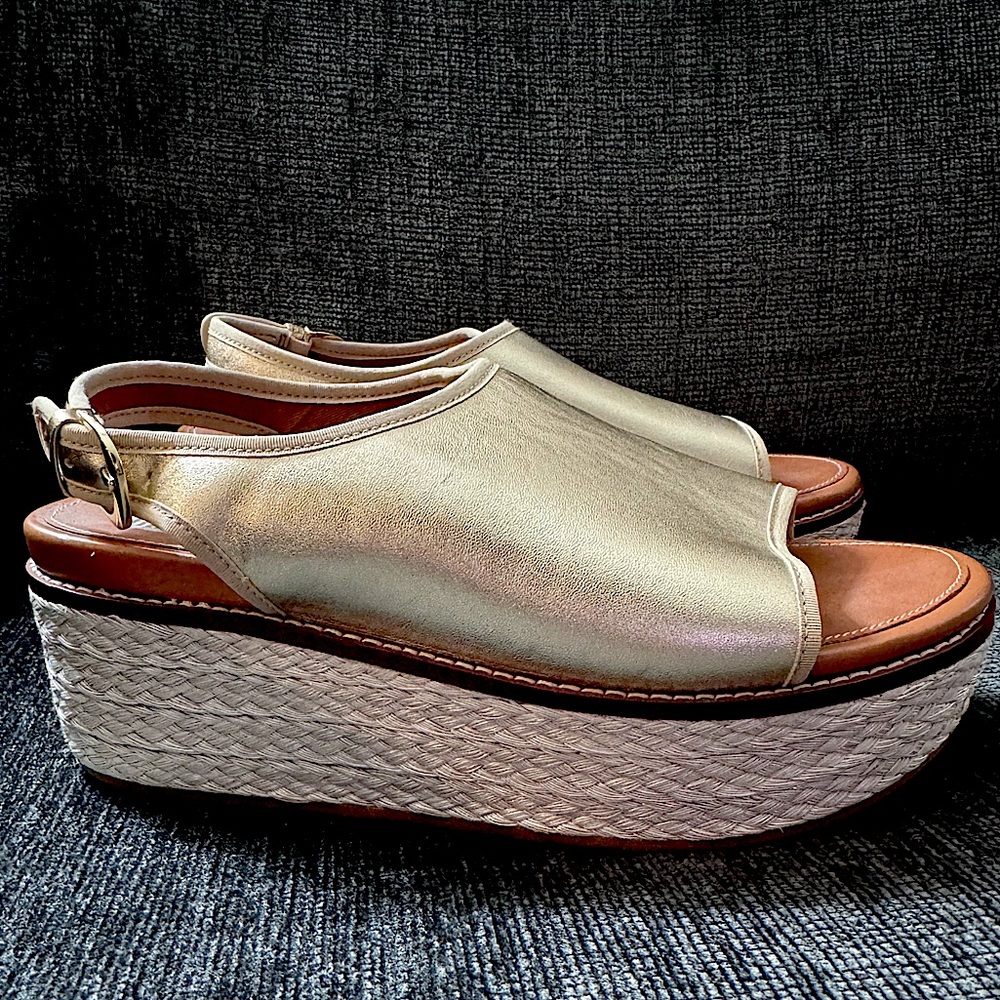 Fitflop Wedge Sandal- Gold Metallic Size 8